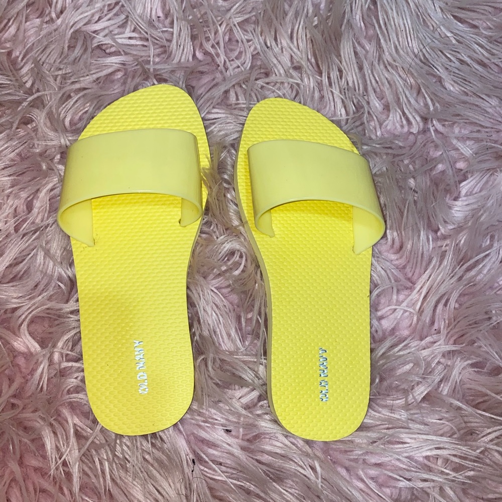 BRIGHT YELLOW slides